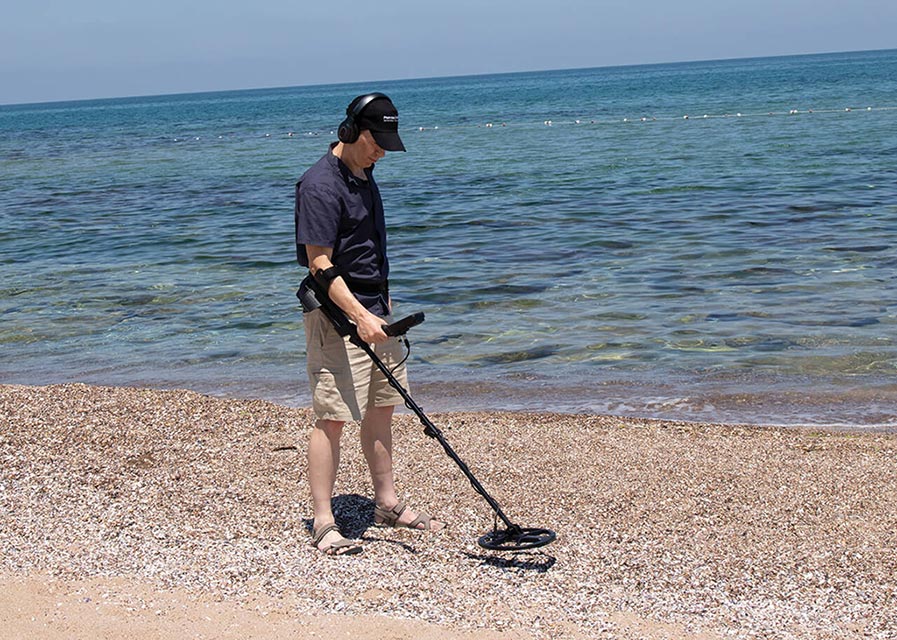 Détecteur Nokta Makro sur la plage